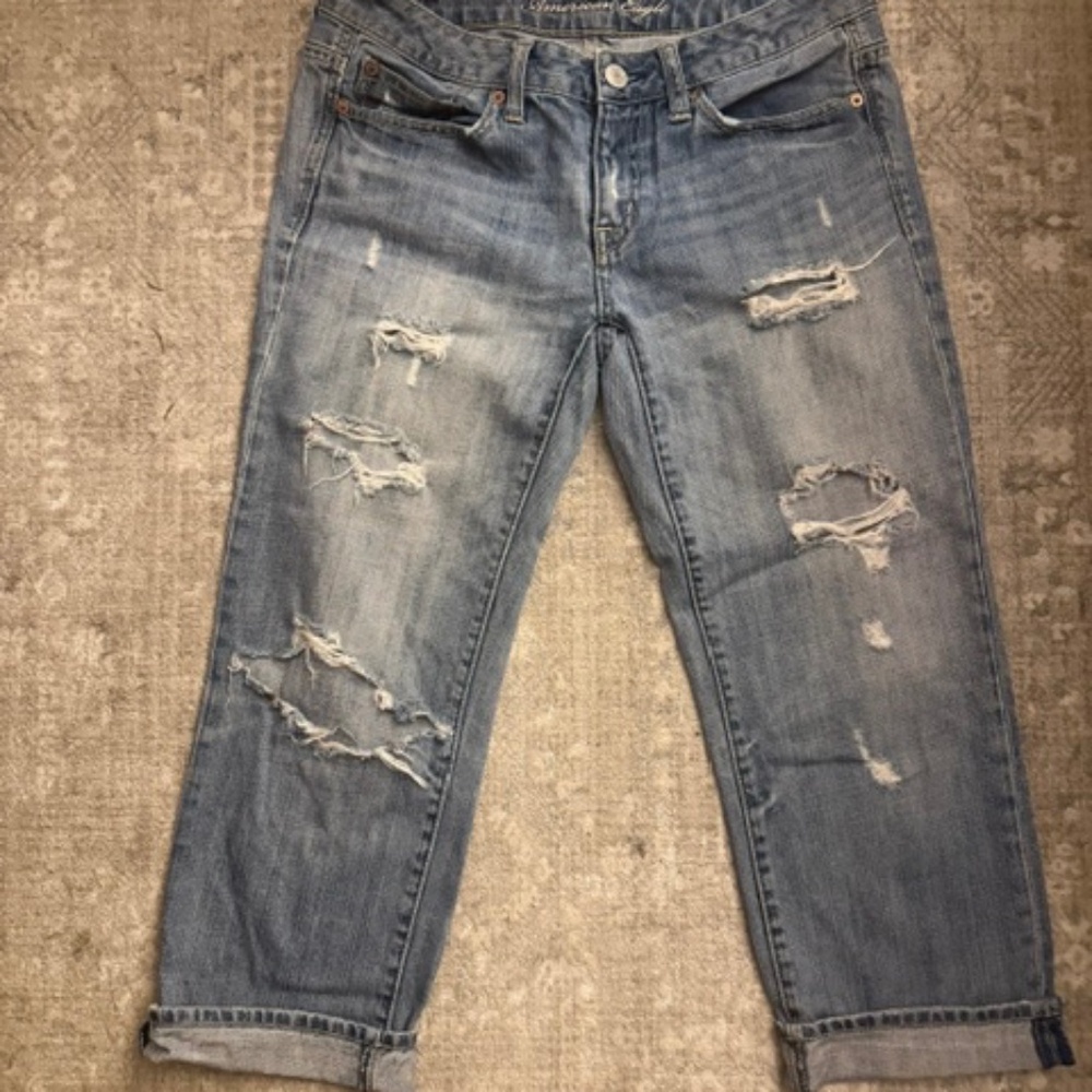 American Eagle Distress Cropped Jeans